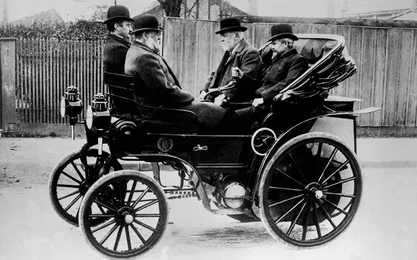 Řemenem poháněný vůz Gottlieba Daimlera, 1895