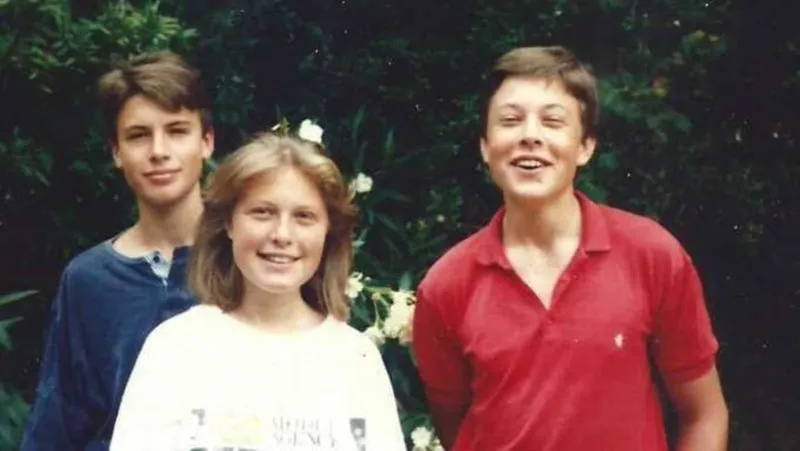 Mladý Elon Musk s bratrem Kimbalem