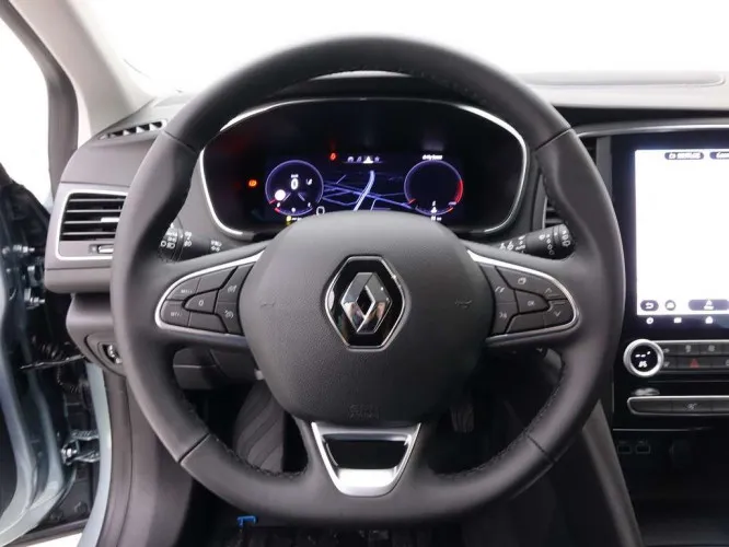 Renault Megane TCe 140 5D Intens Bose + GPS + Head Up + LED Lights + ALU17 Image 9