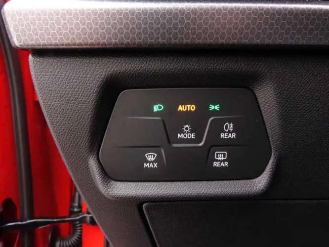 Seat Leon 1.0 TSi 110 Style + Carplay + LED Lights Image 9