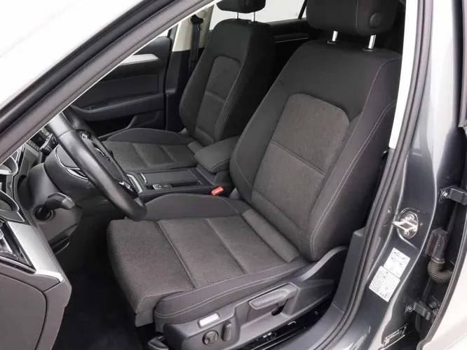 Volkswagen Passat 1.6 TDi Variant Comfortline + GPS + Adaptiv Cruise Image 7