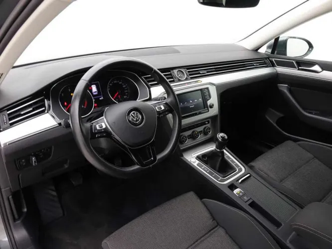 Volkswagen Passat 1.6 TDi Variant Comfortline + GPS + Adaptiv Cruise Image 8