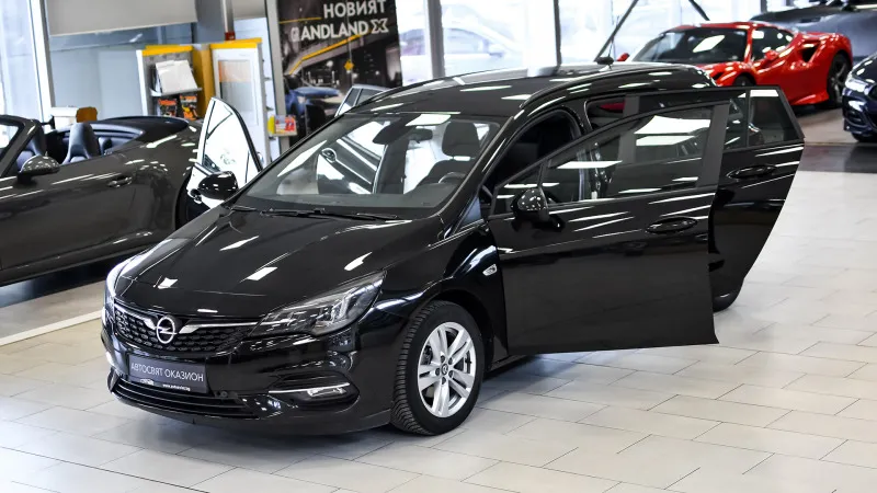 Opel Astra Sports Tourer 1.5d Edition Image 1