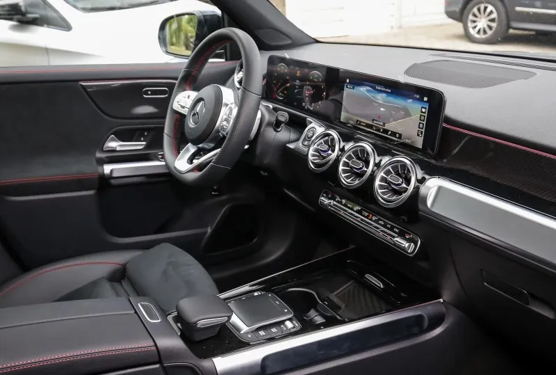 Mercedes-Benz GLB 250 4Matic =AMG= 7 Seats/Carbon/Panorama Гаранция Image 6