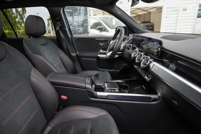Mercedes-Benz GLB 250 4Matic =AMG= 7 Seats/Carbon/Panorama Гаранция Image 7