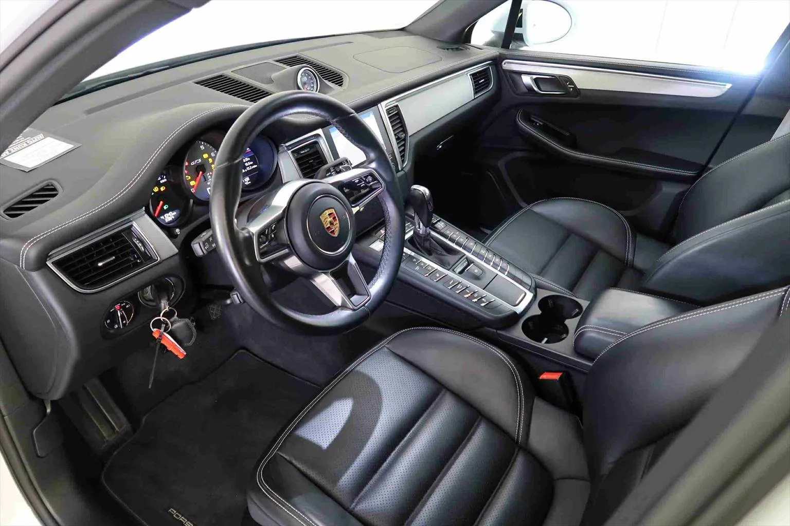 Porsche Macan GTS  Image 6