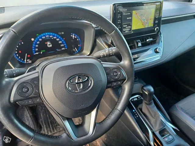 Toyota Corolla Hatchback 2,0 Hybrid Style Image 3