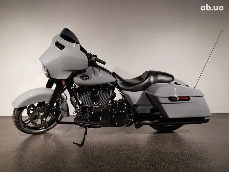Harley-Davidson FLHXS  Modal Image 1
